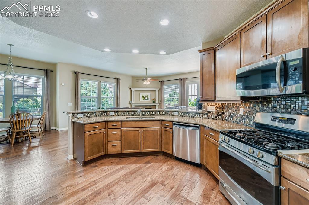 Image 9 of 29: Kitchen