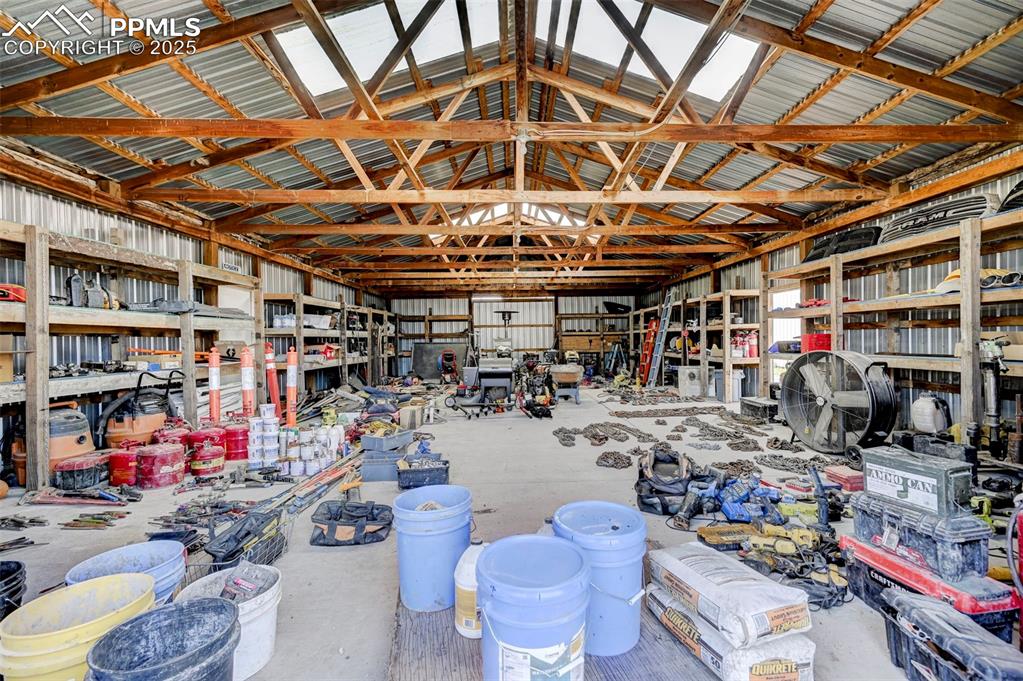 Image 10 of 42: Garage