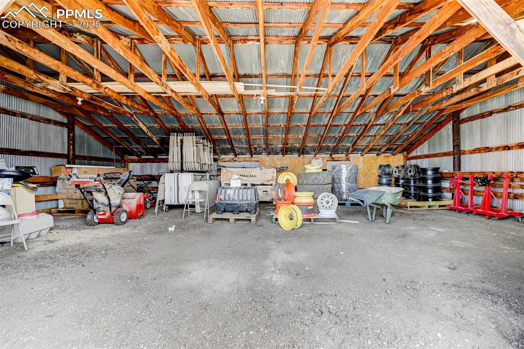 Image 11 of 42: Garage