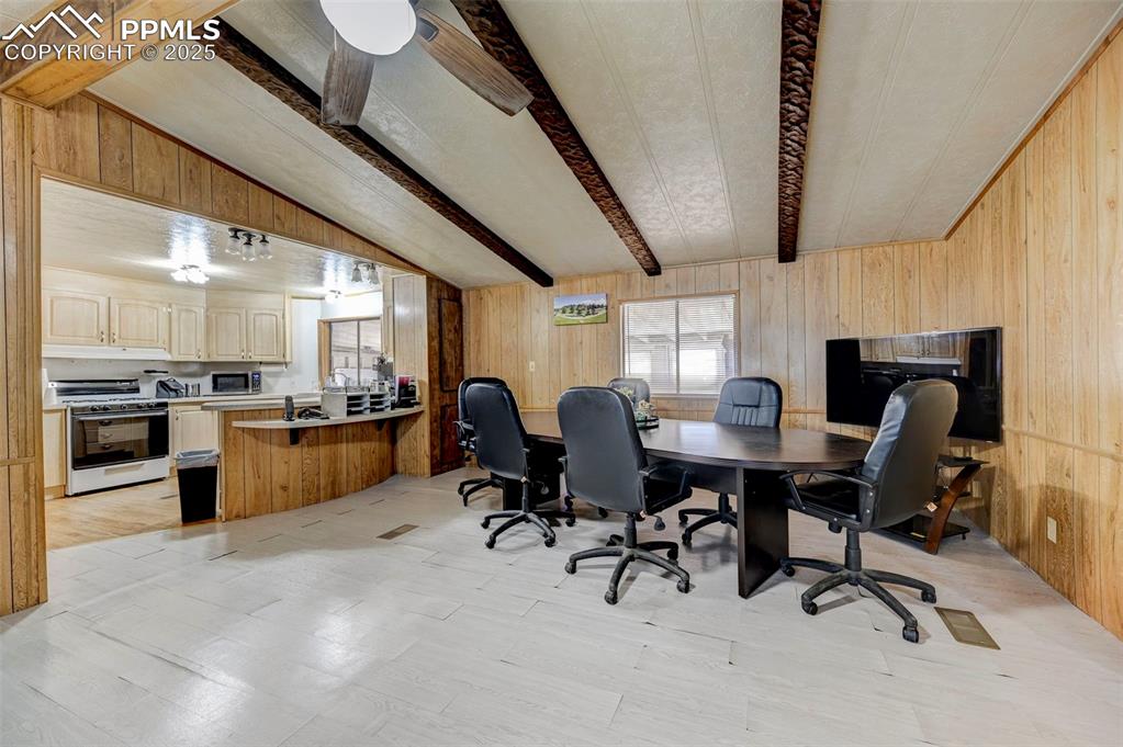 Image 17 of 42: Office