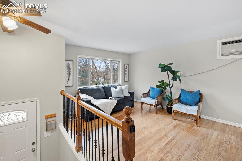 Image 5 of 30: Sitting Room