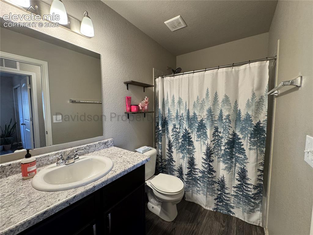 Image 14 of 17: Bathroom