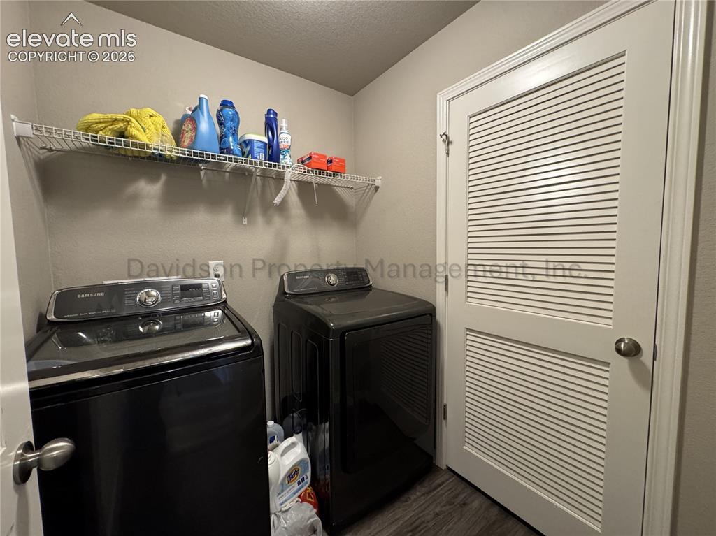 Image 16 of 17: Laundry