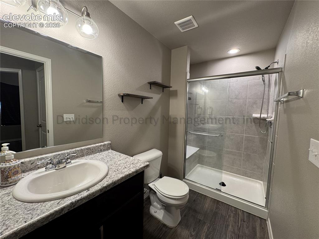 Image 3 of 17: Bathroom