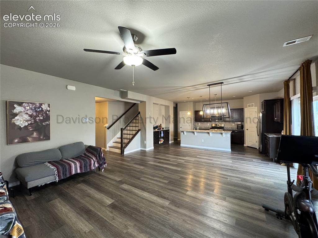 Image 5 of 17: Living Room