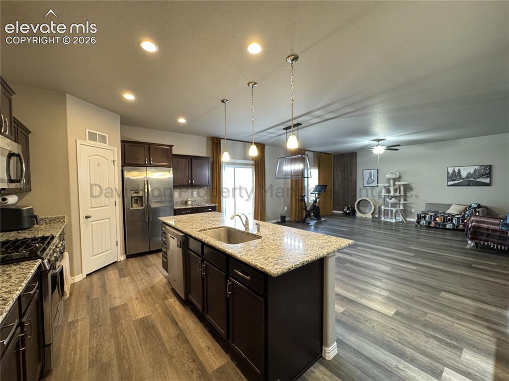 Image 8 of 17: Kitchen