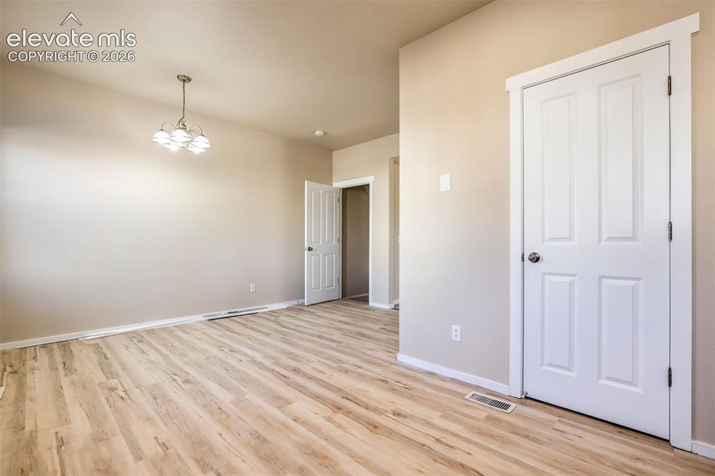 Image 17 of 34: Dining Area