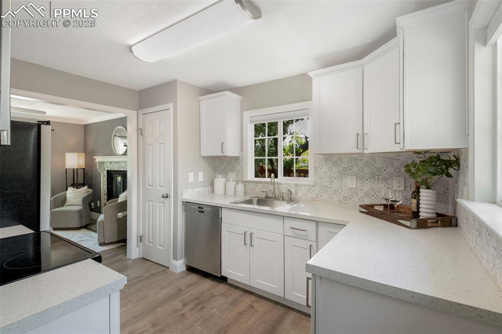 Image 3 of 23: Kitchen
