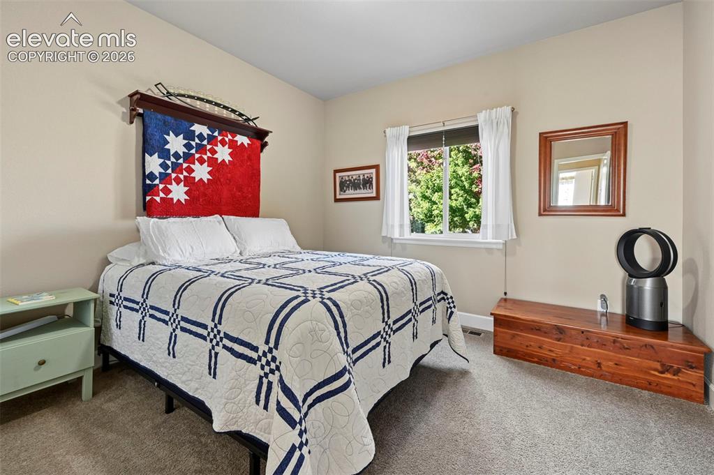 Image 16 of 30: Bedroom