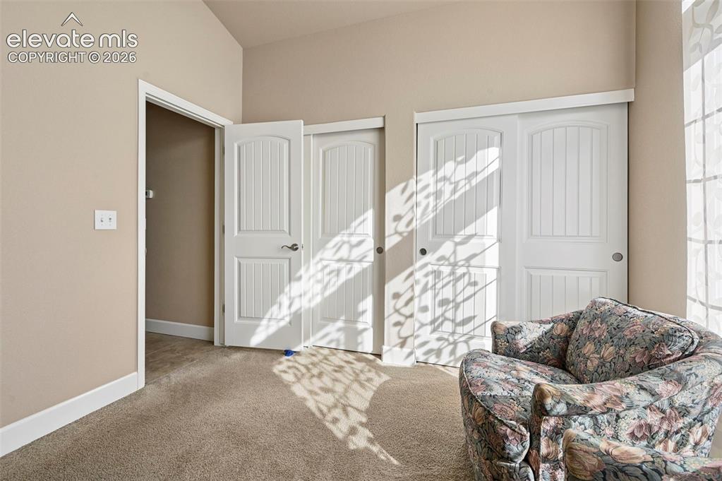 Image 18 of 30: Sitting Room