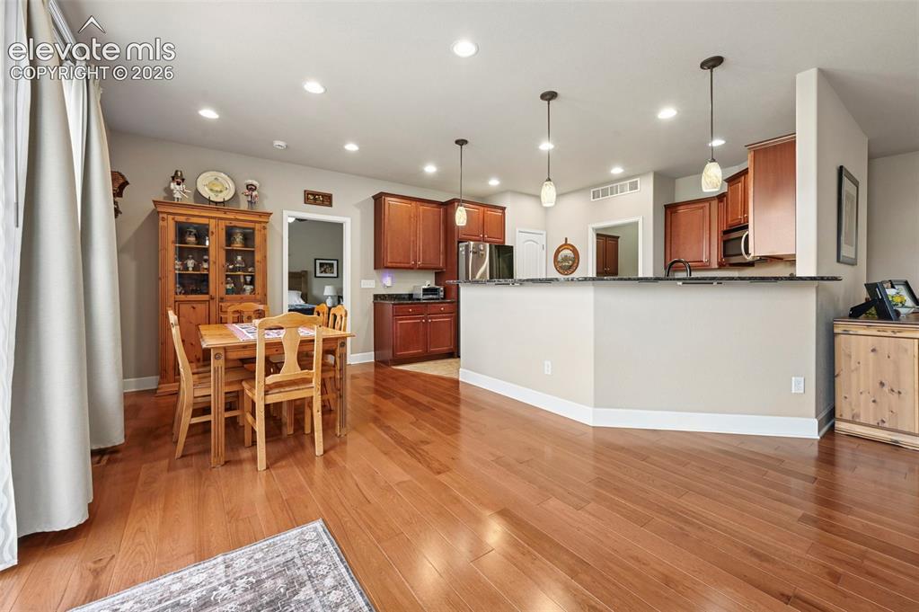 Image 5 of 30: Kitchen