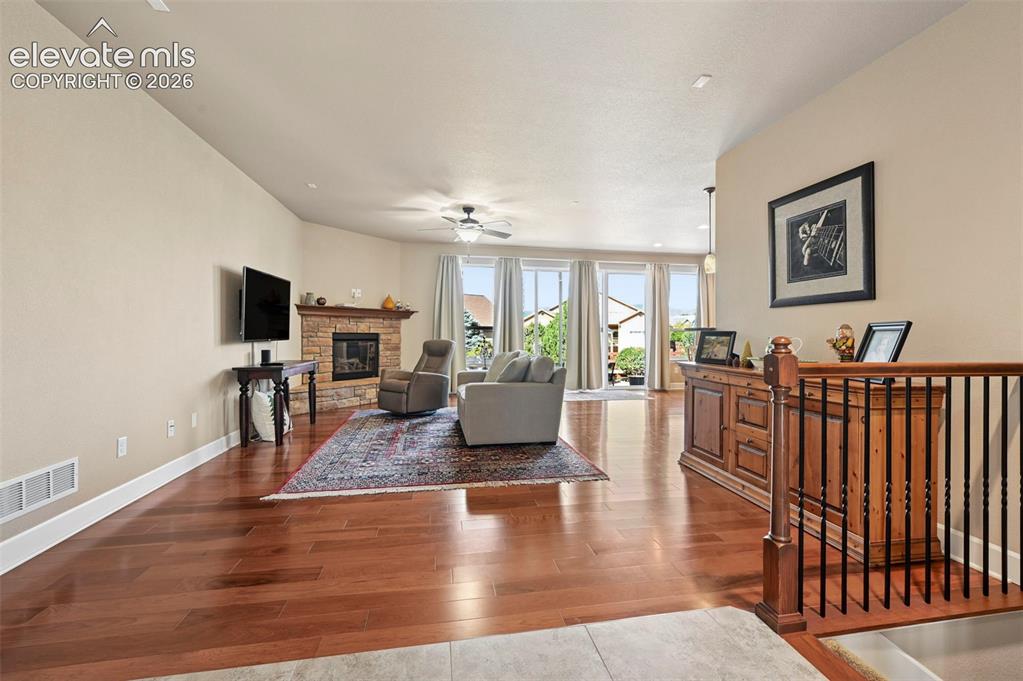 Image 6 of 30: Living Room