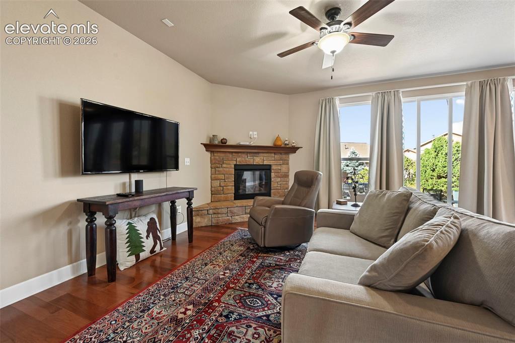 Image 8 of 30: Living Room