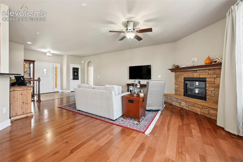 Image 9 of 30: Living Room