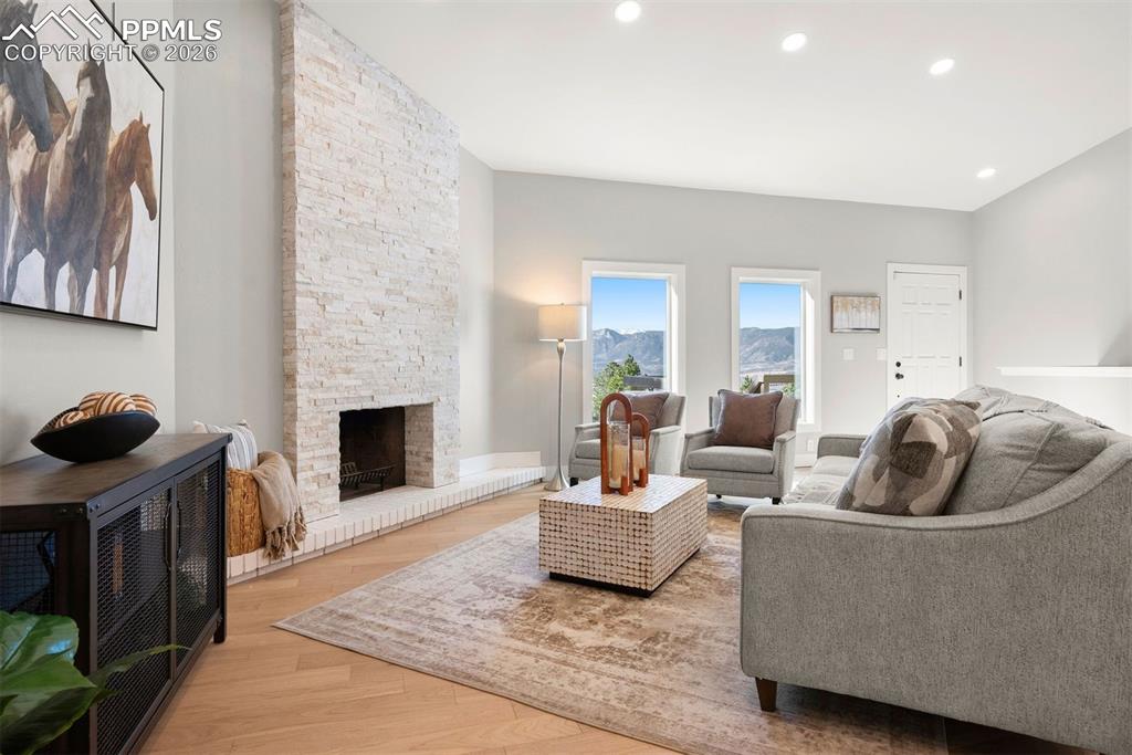 Image 13 of 50: Living Room