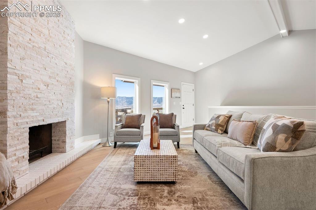 Image 14 of 50: Living Room