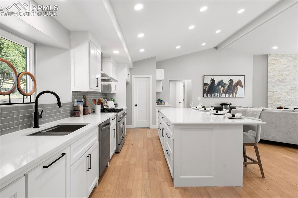 Image 16 of 50: Kitchen