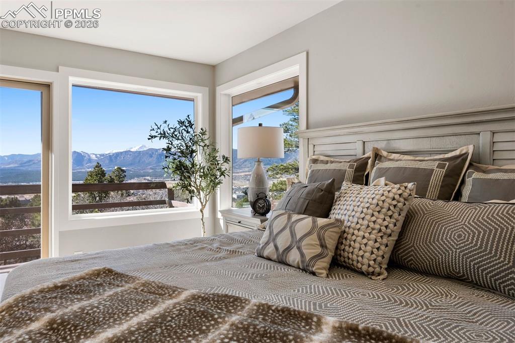 Image 24 of 50: Bedroom