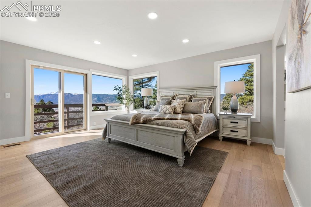 Image 3 of 50: Bedroom