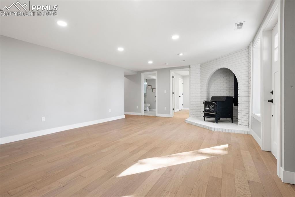 Image 36 of 50: Living Room