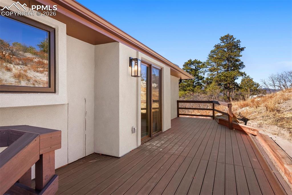 Image 45 of 50: Deck