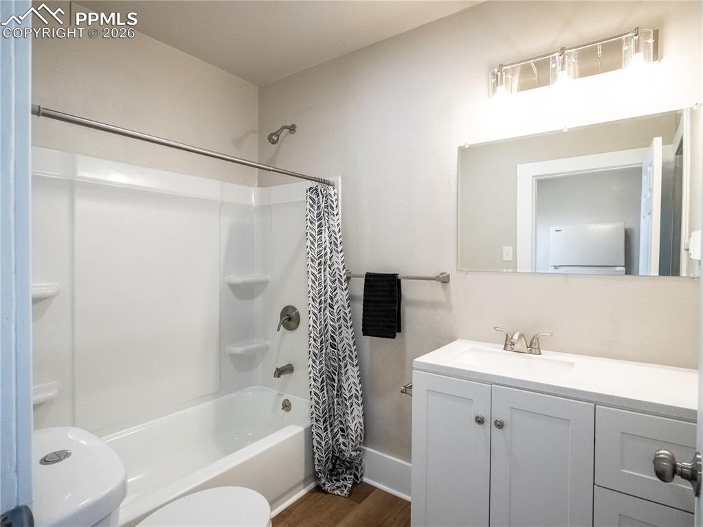 Image 11 of 34: Bathroom