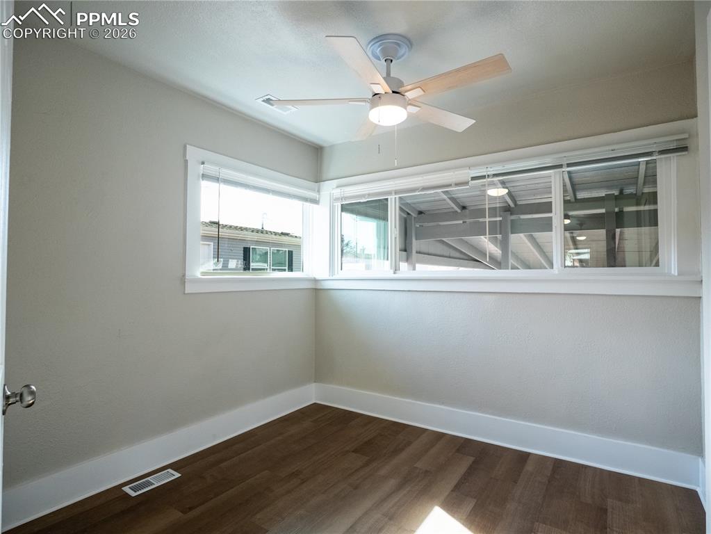 Image 15 of 34: Bedroom