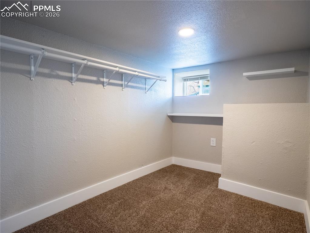 Image 20 of 34: Closet