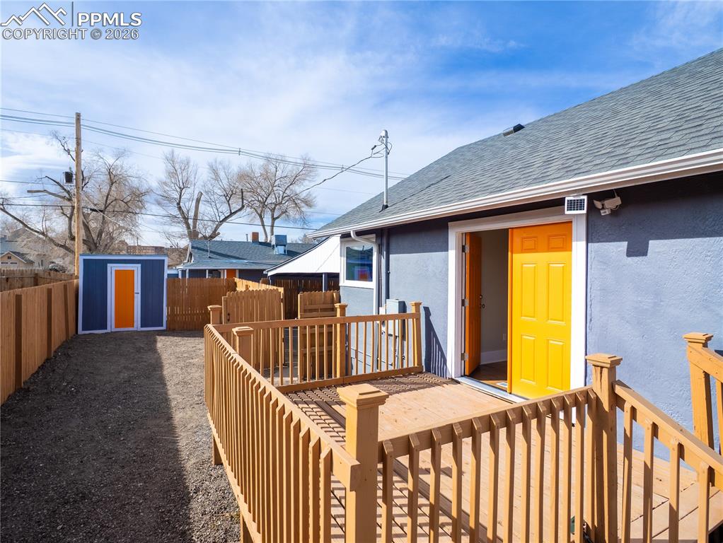 Image 23 of 34: Deck