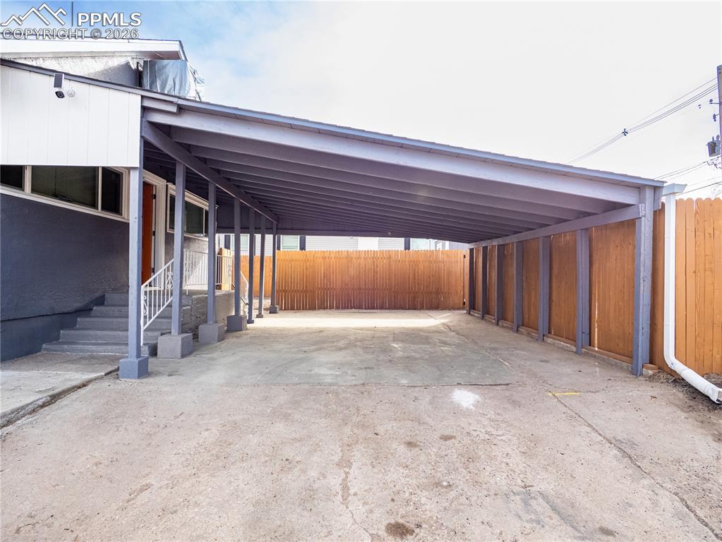 Image 24 of 34: Parking