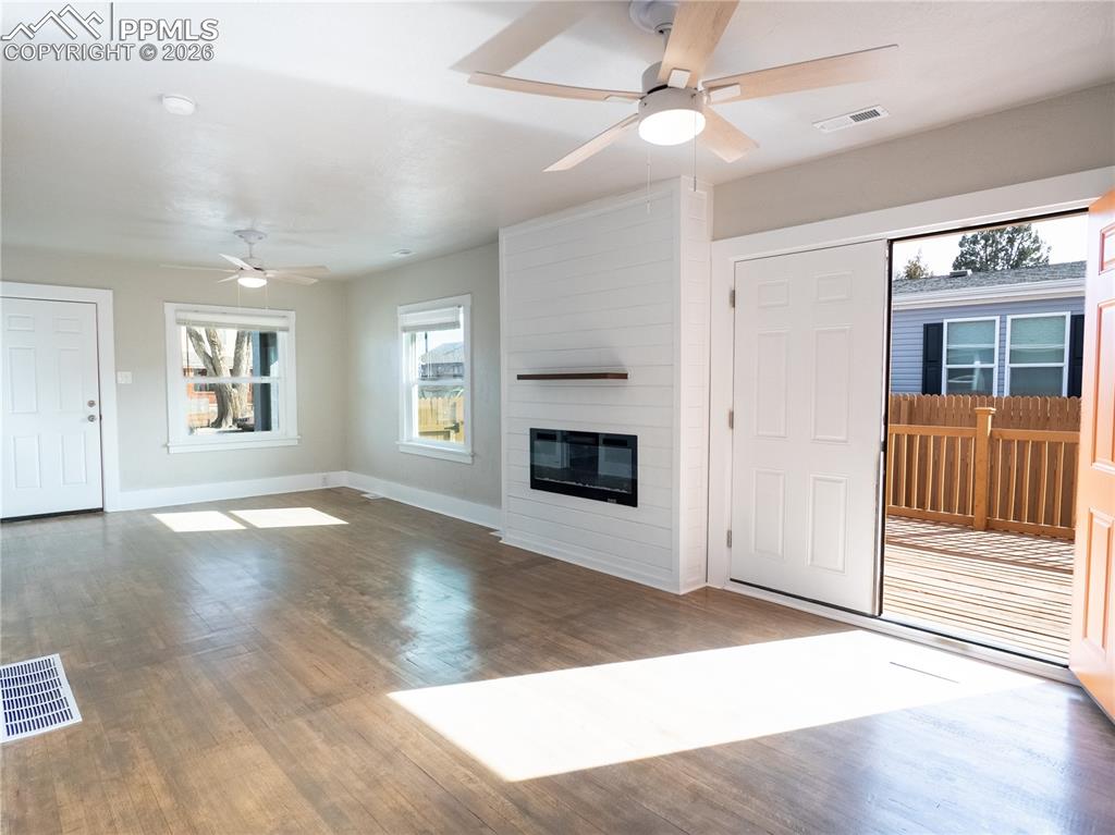 Image 5 of 34: Living Room