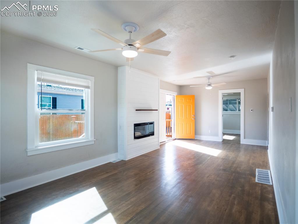 Image 6 of 34: Living Room