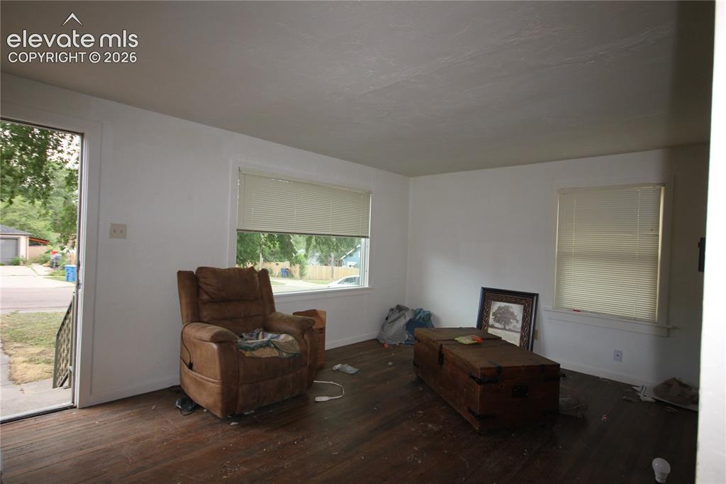 Image 18 of 26: Living Room