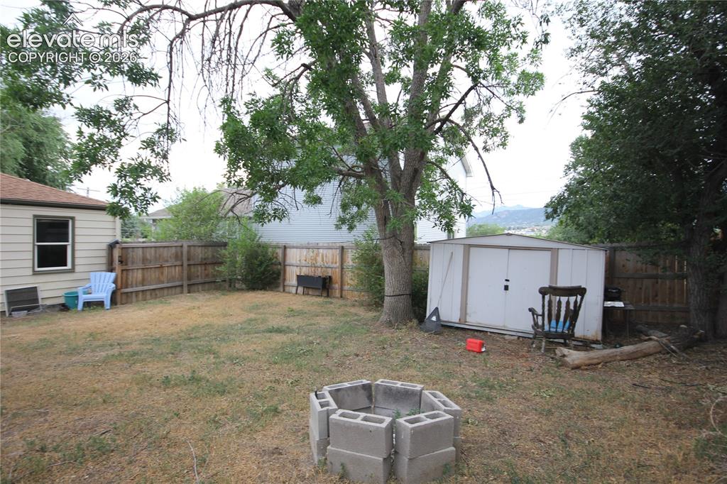 Image 24 of 26: Yard