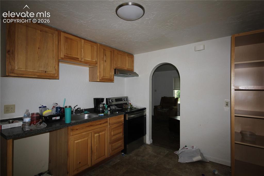 Image 5 of 26: Kitchen