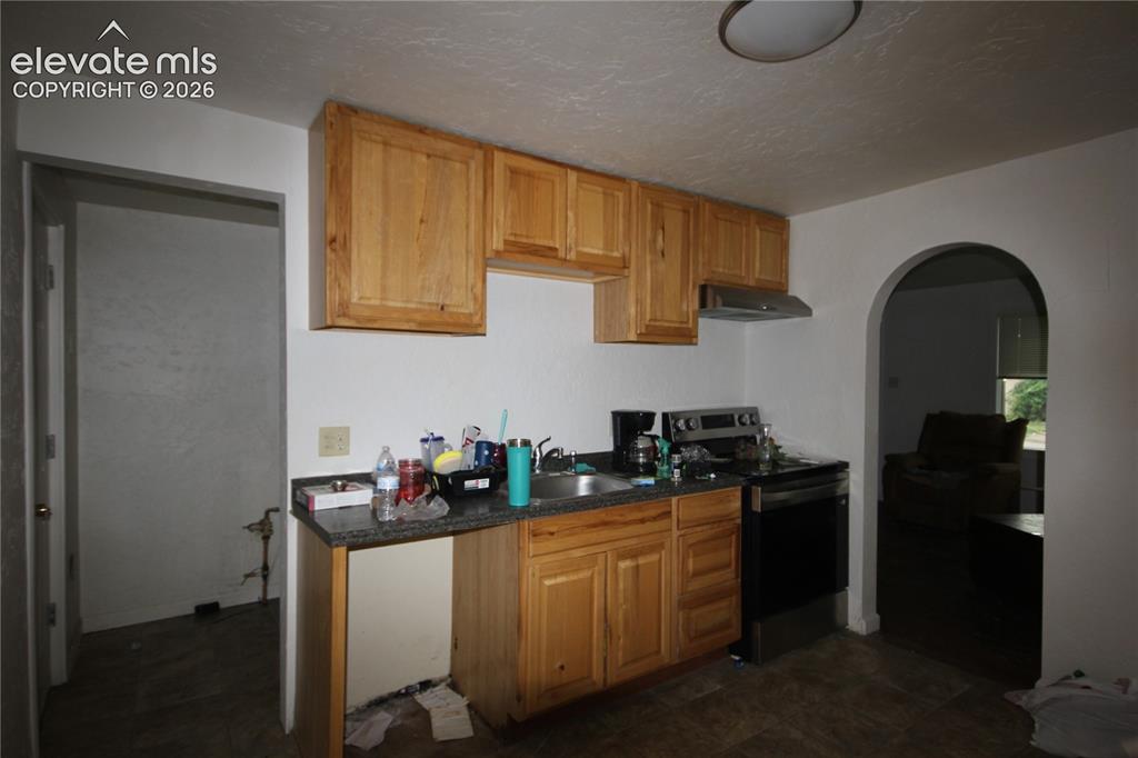 Image 8 of 26: Kitchen