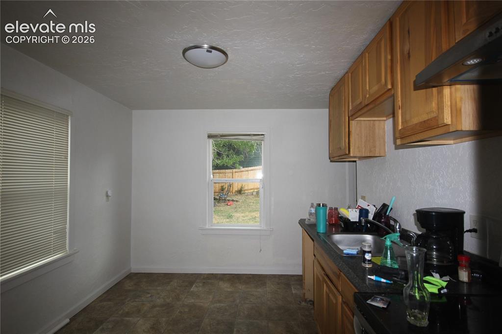 Image 9 of 26: Kitchen