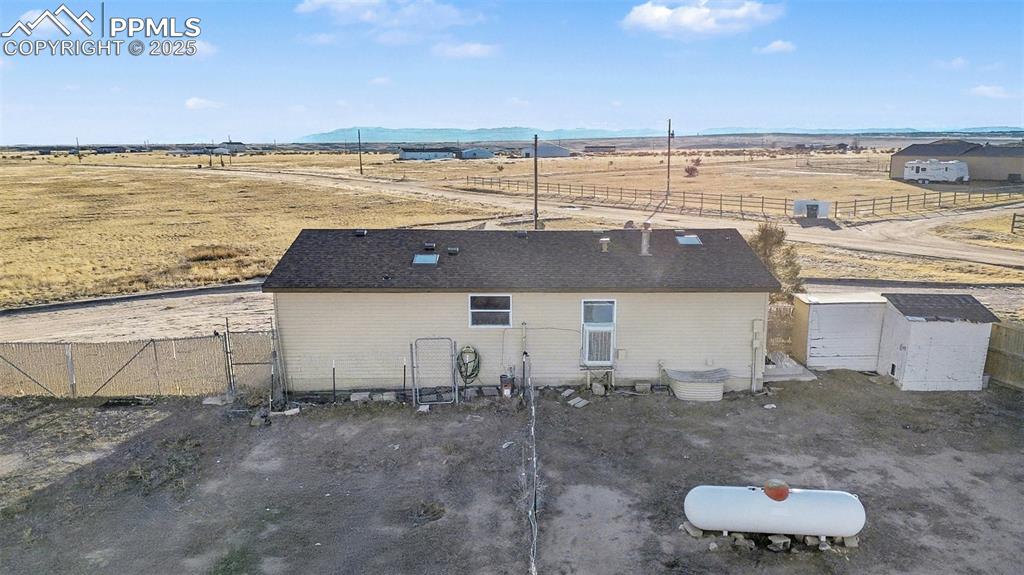 Image 13 of 15: Expansive fenced in back yard and separate dog run.