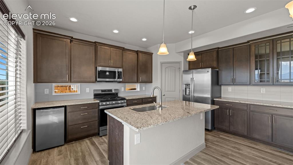 Image 14 of 35: Kitchen