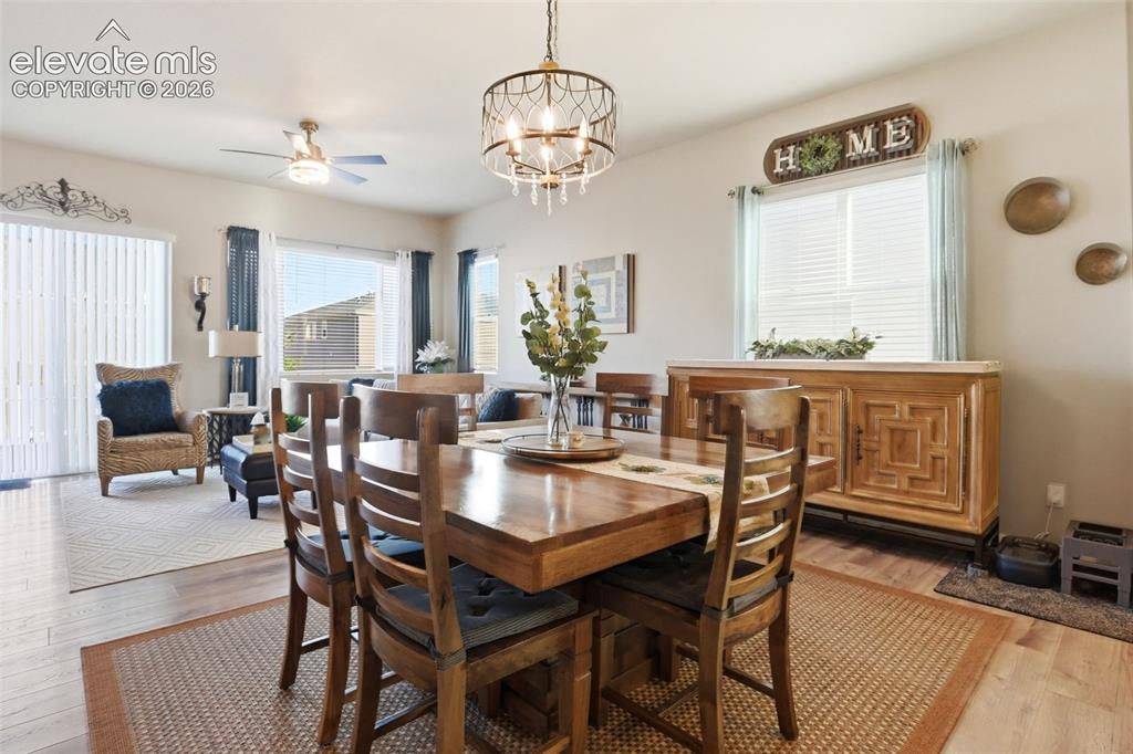 Image 11 of 46: Dining Area