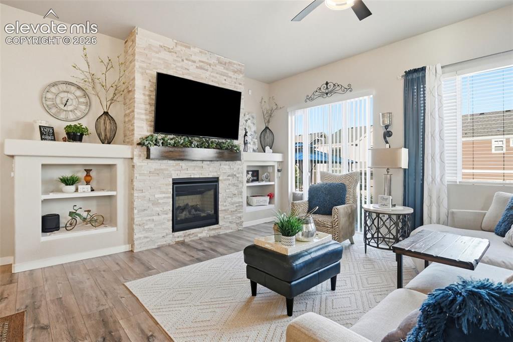 Image 15 of 46: Living Room