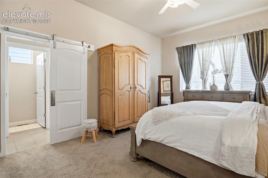 Image 19 of 46: Bedroom