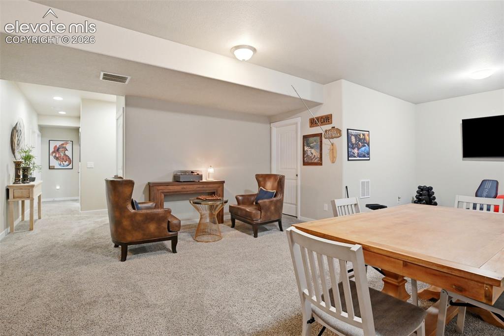 Image 34 of 46: Dining Area