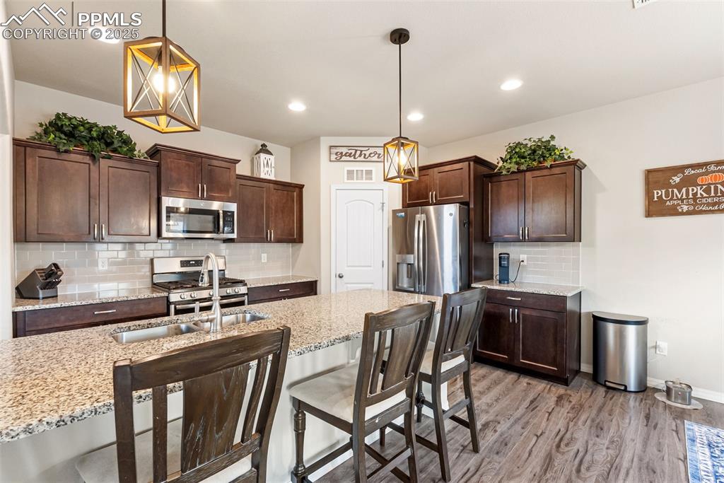 Image 14 of 50: Kitchen