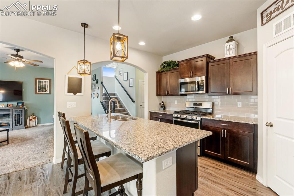 Image 17 of 50: Kitchen