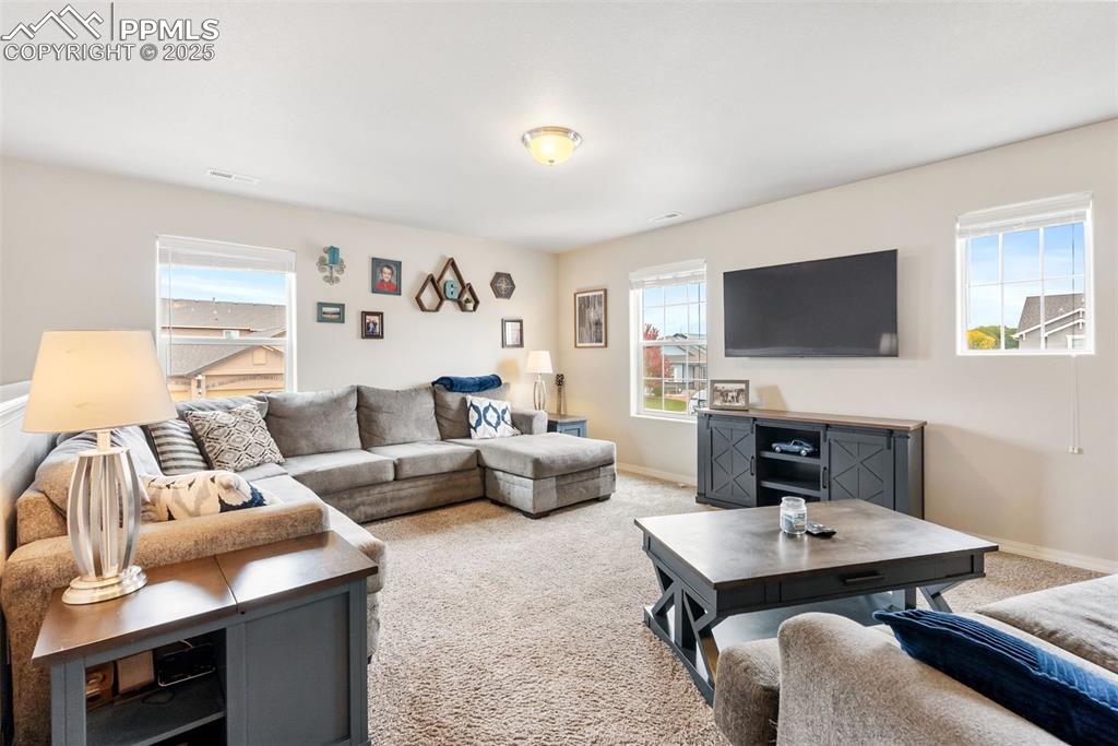 Image 32 of 50: Loft