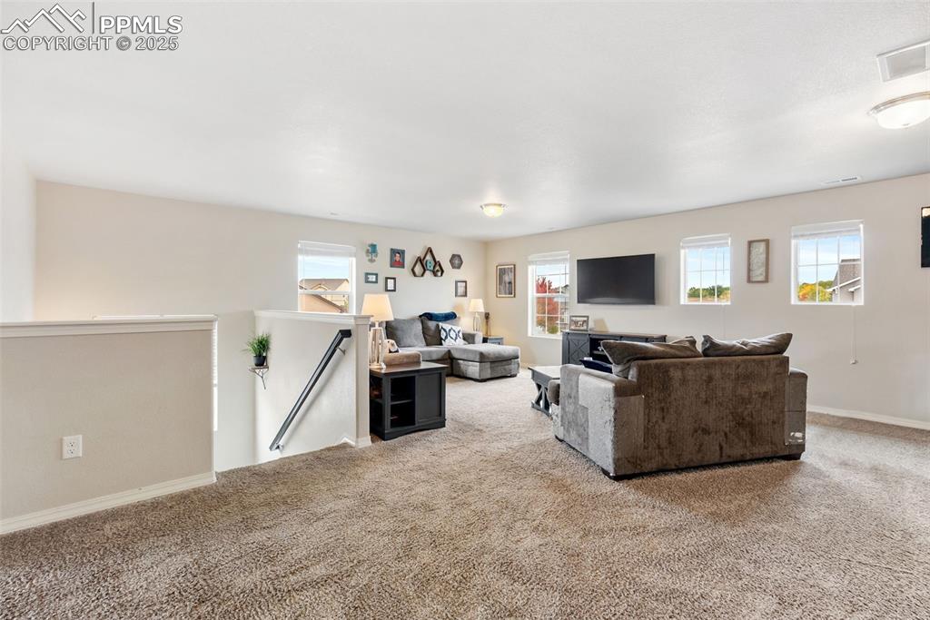 Image 35 of 50: Loft