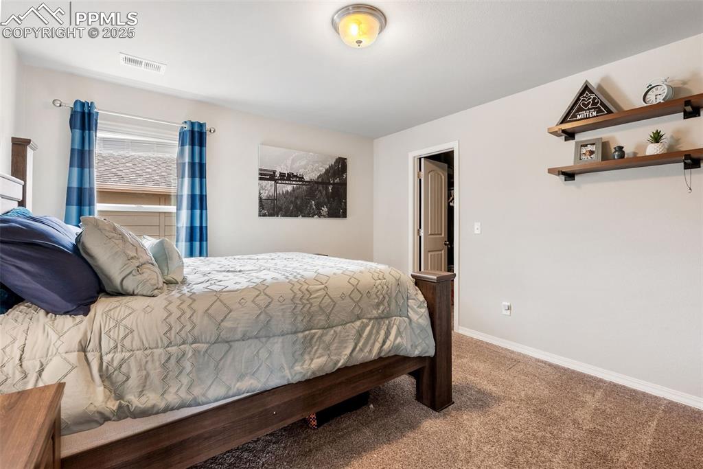 Image 36 of 50: Bedroom