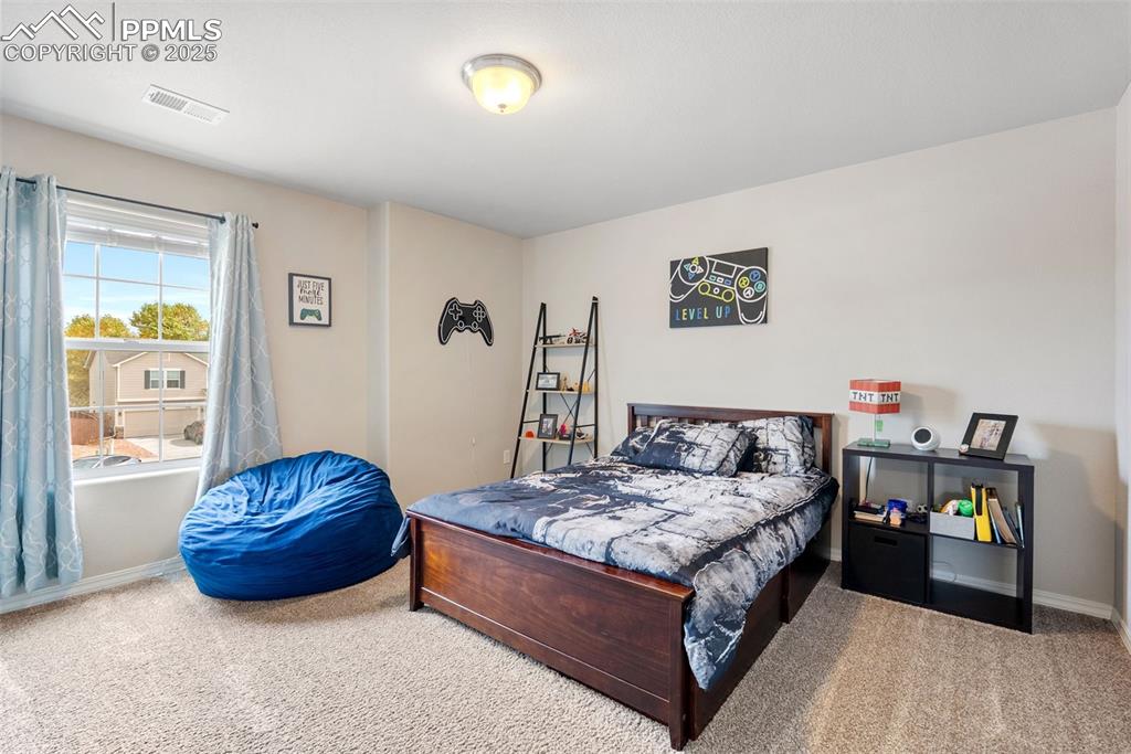 Image 39 of 50: Bedroom