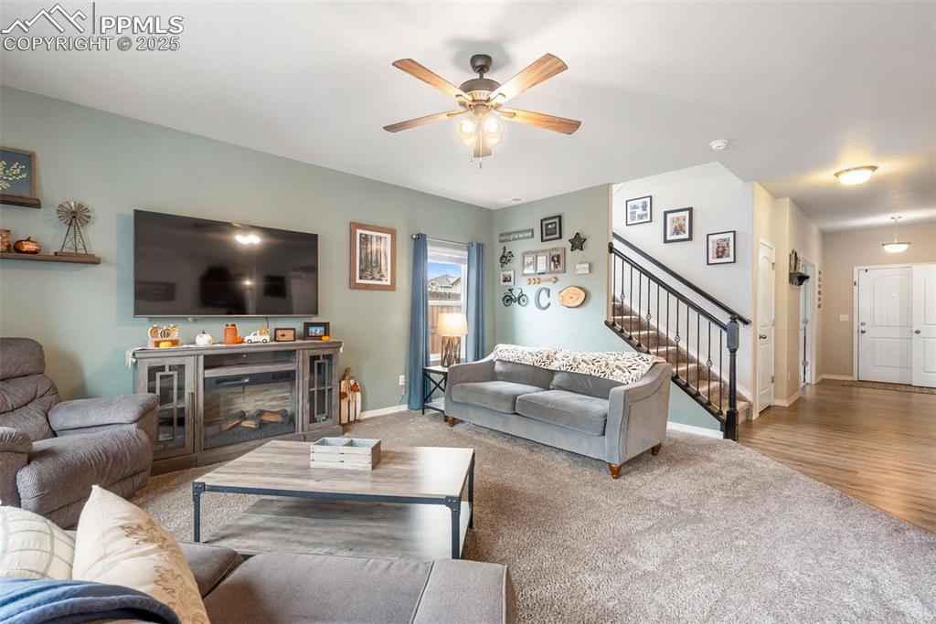 Image 9 of 50: Living Room